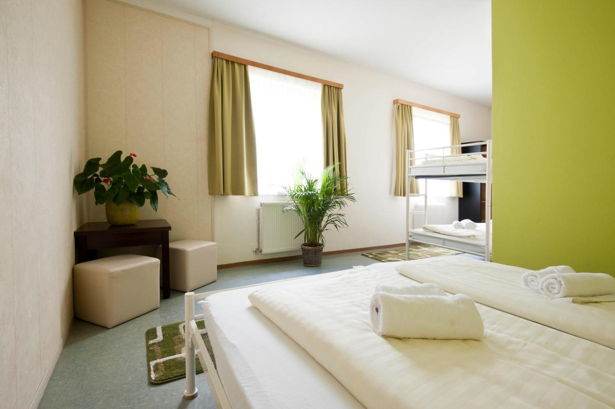 Sportland Hostel *
